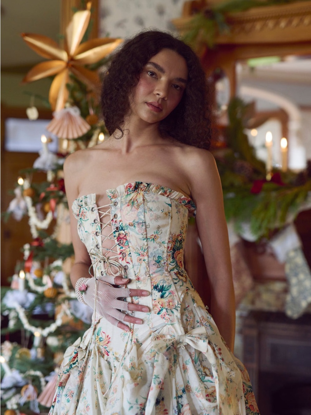 Selkie Garland A La Mode Corset Floral Lace-Up Strapless Corset in Cream